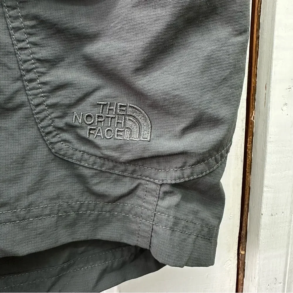 The North Face TNF grey hiking outdoor adventure athletic shorts cargo men's 28.